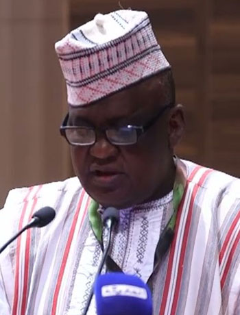 عبدالقادر إدريس ميغا: أهلا وسهلا بكم أيها الشعراء، أهلا بكم في هذا الملتقى الذي أقيم خصيصا لمدرستكم الإبداعية