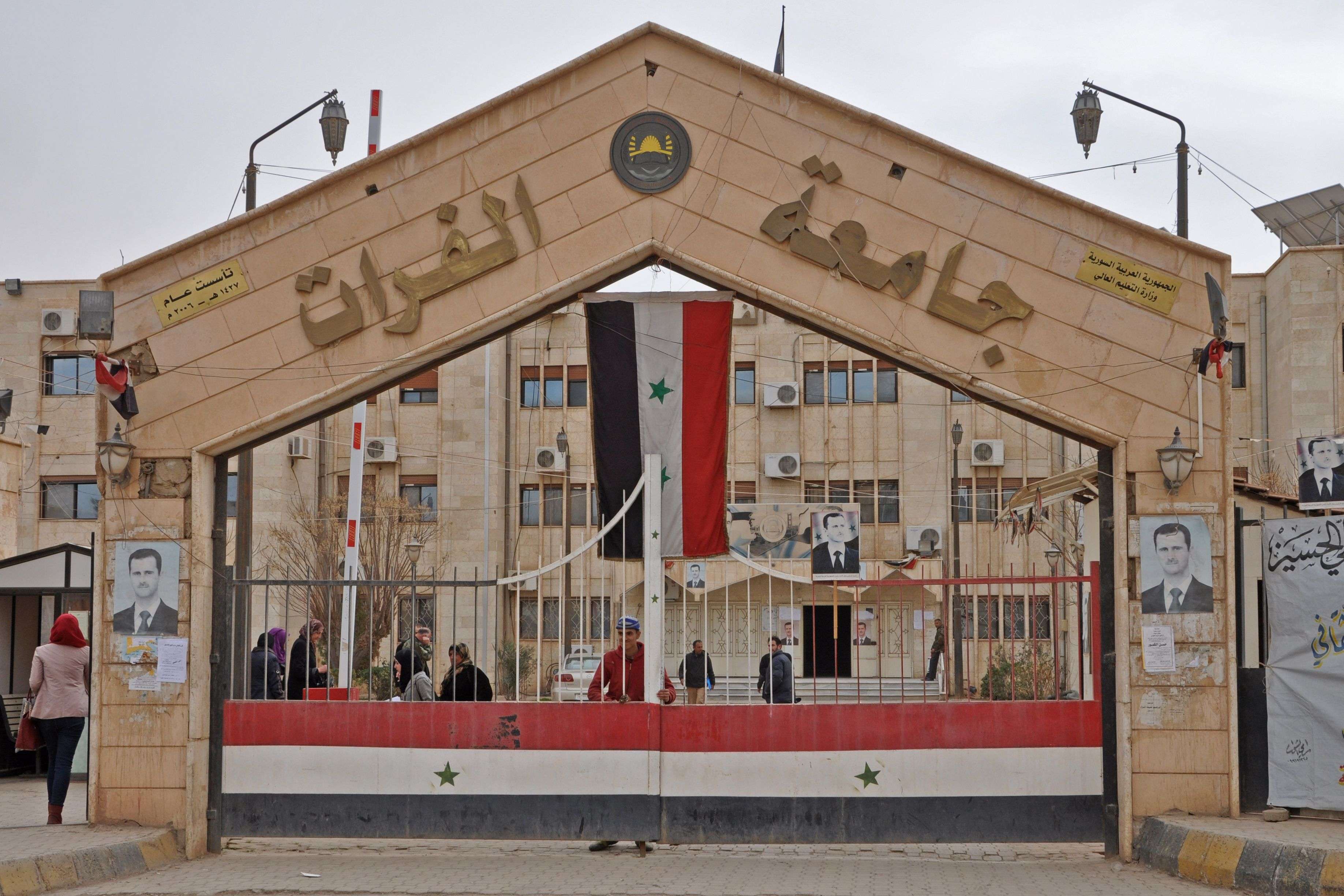 إدارة جامعة الفرات تعود إلى تسوية أوضاع ستة آلاف من طلابها وطالباته