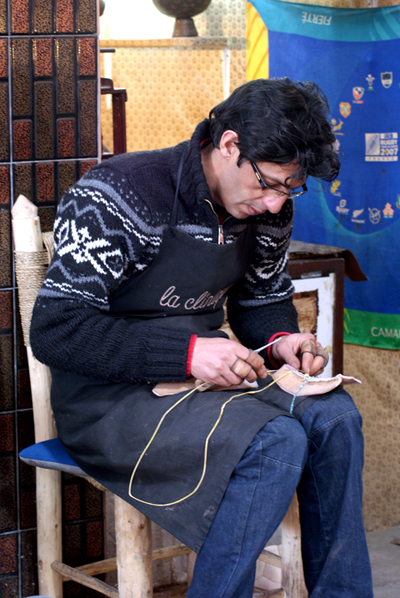 ◙ صناعة الكرات تجري في دمه