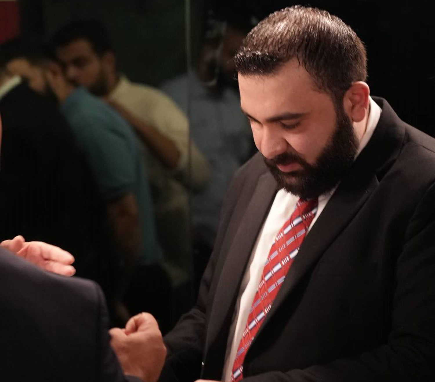 الكاتب خليل هلسة يوقع باكورته