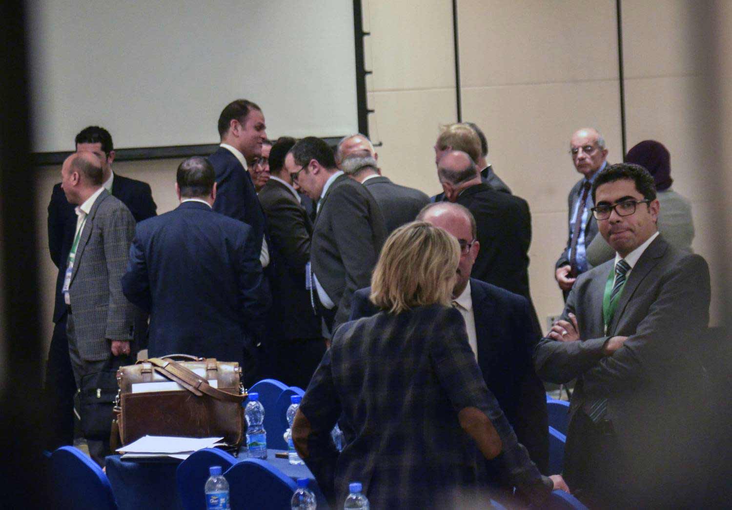 نحو تخطي المشكلات المركزية