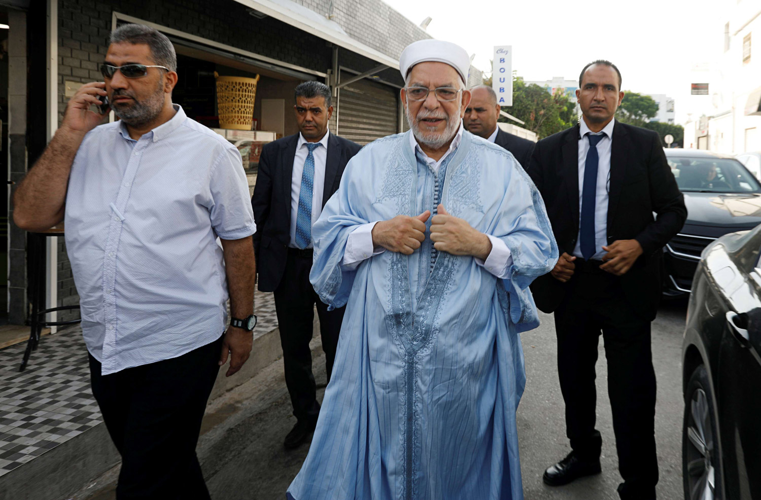 لقد كانت السلطة عام 2011 برئاساتها الثلاث ملقاة على قارعة طريق زعيم حركة النهضة، فلماذا اختار هذا التوقيت لخلافة مورو ولتجربة الحكم من داخل أجهزة السلطة