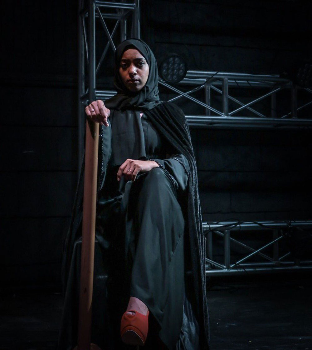 تسجل النساء السعوديات إنجازات متزايدة في المسرح