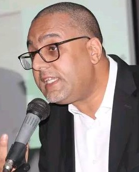 ديوان عبدالجواد العوفير كإضافة لافتة، تقدم صوتا شعريا متفردا ينسج عالمه الخاص من خيوط الواقع والحلم