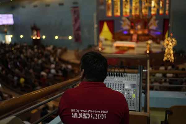 "مدينة الكنائس" توفر مكانا للعبادة مع تعليمات حكومية بأن الرموز المسيحية غير مسموح بها على السطح الخارجي