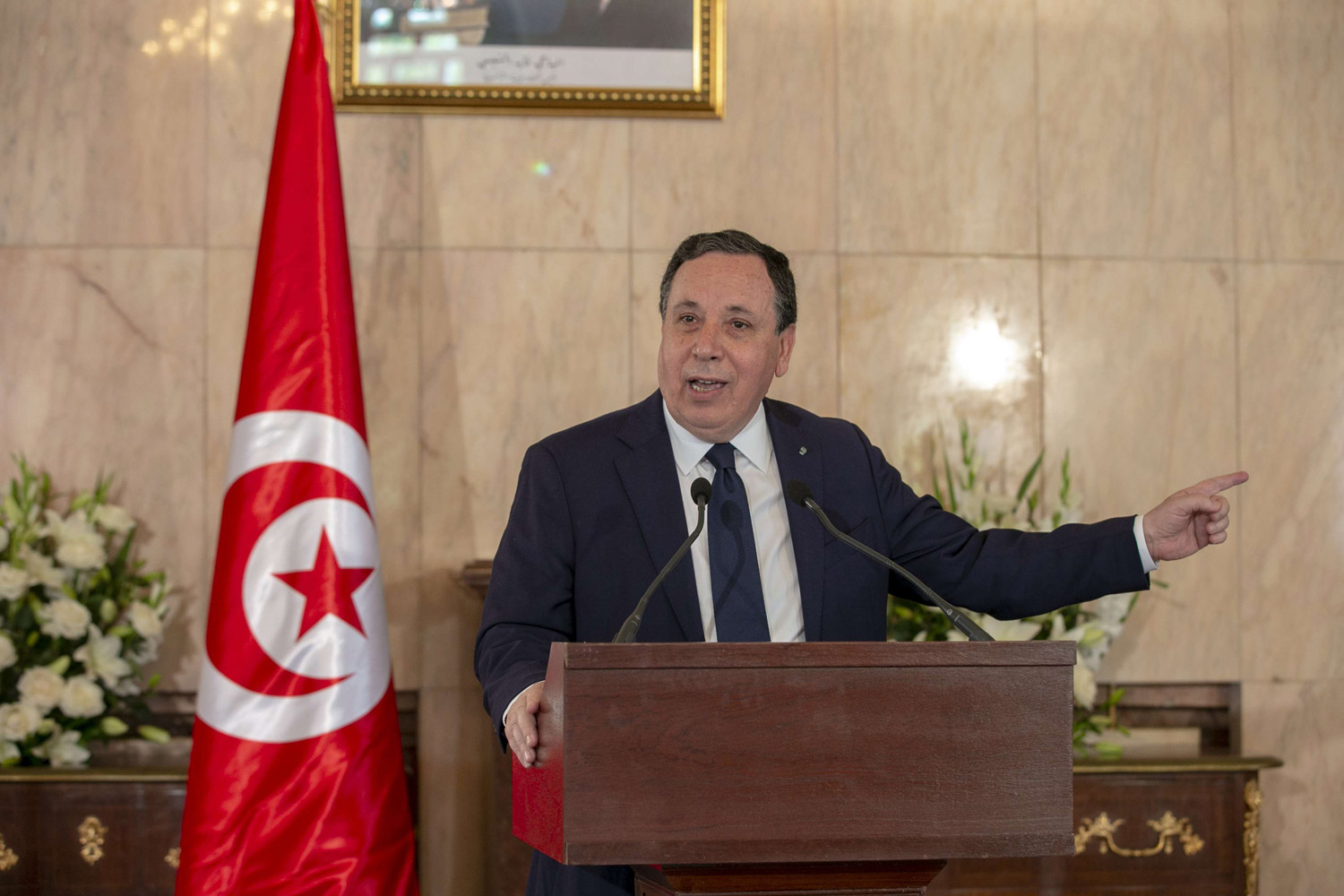 قرارات مفاجأة